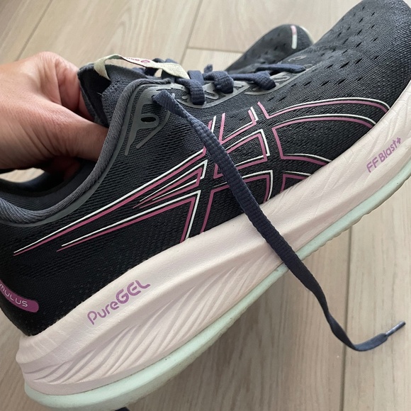 Asics Gel-Cumulus 26, Women's Size 9 - Picture 3 of 7